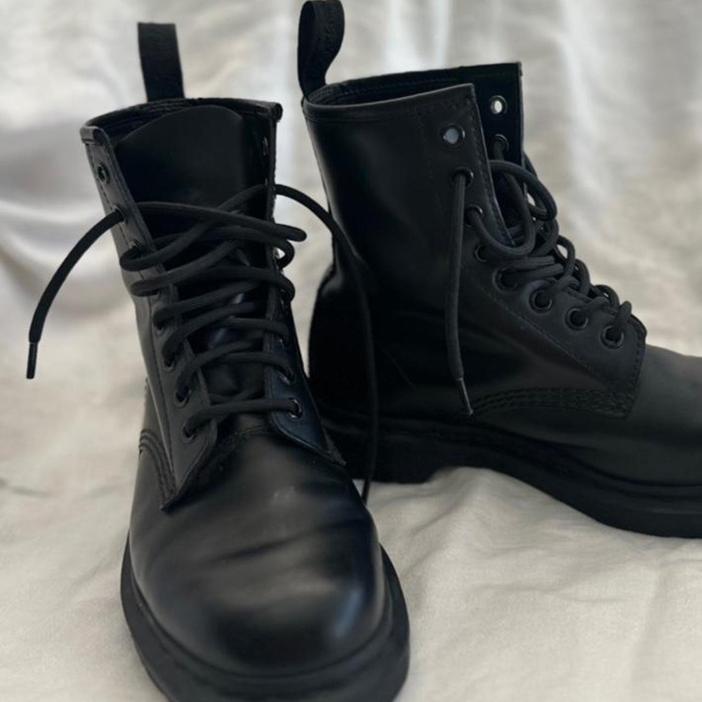 Dr. Martens 1460 Mono Smooth Leather All Black Combat Boots 8-Eye Size W 7 / M 6 - Picture 3 of 6